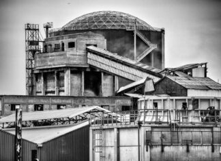 “Nel ventre della fabbrica” A Piombino apre la mostra fotografica di Pino Bertelli Mostra fotografica "Nel ventre della fabbrica"